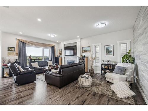 132 Walcrest View Se, Calgary, AB - Indoor Photo Showing Living Room