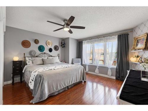 145 Candle Place Sw, Calgary, AB - Indoor Photo Showing Bedroom