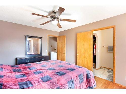 168 Citadel Close Nw, Calgary, AB - Indoor Photo Showing Bedroom