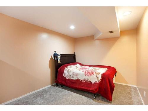 168 Citadel Close Nw, Calgary, AB - Indoor Photo Showing Bedroom