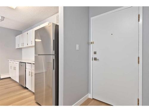 314-1602 11 Avenue Sw, Calgary, AB - Indoor Photo Showing Kitchen