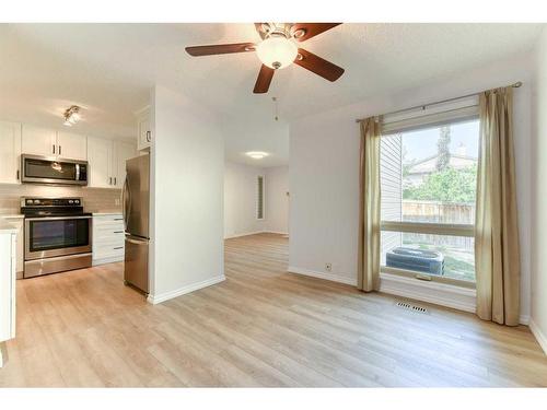 33-11333 30 Street Sw, Calgary, AB - Indoor Photo Showing Kitchen