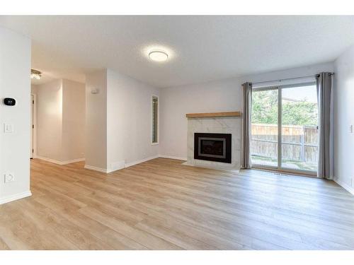 33-11333 30 Street Sw, Calgary, AB - Indoor Photo Showing Living Room With Fireplace