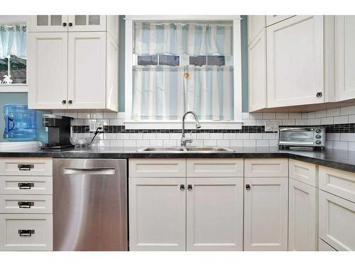 705 5 Street Sw, Sundre, AB - Indoor Photo Showing Kitchen With Double Sink