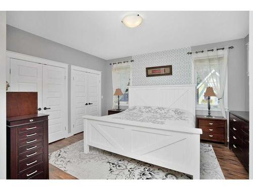 705 5 Street Sw, Sundre, AB - Indoor Photo Showing Bedroom