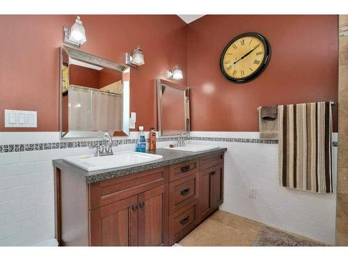 705 5 Street Sw, Sundre, AB - Indoor Photo Showing Bathroom