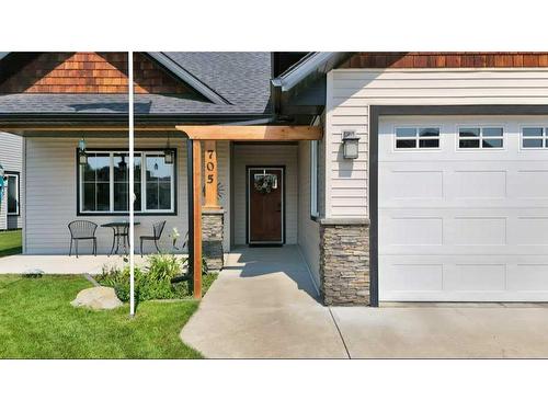 705 5 Street Sw, Sundre, AB - Outdoor