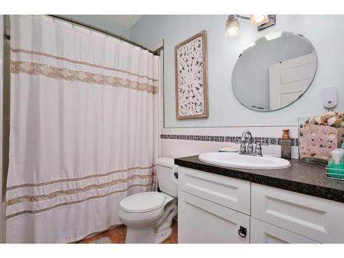 705 5 Street Sw, Sundre, AB - Indoor Photo Showing Bathroom