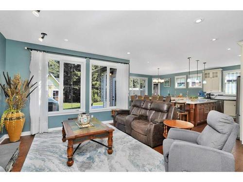 705 5 Street Sw, Sundre, AB - Indoor Photo Showing Living Room