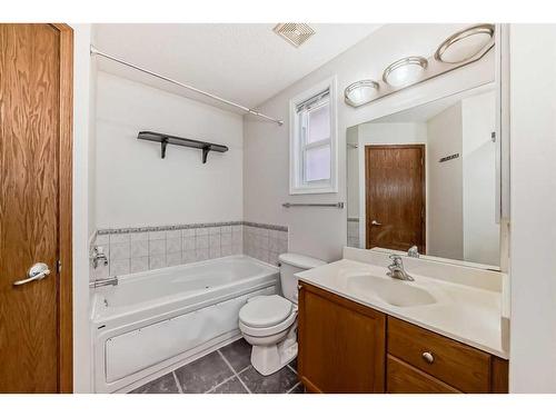 434 Saddlecreek Way Ne, Calgary, AB - Indoor Photo Showing Bathroom