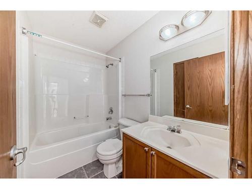 434 Saddlecreek Way Ne, Calgary, AB - Indoor Photo Showing Bathroom