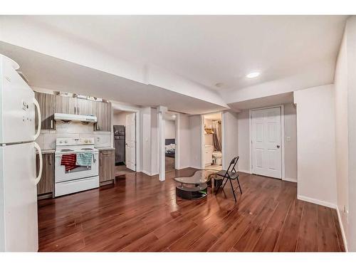 434 Saddlecreek Way Ne, Calgary, AB - Indoor Photo Showing Kitchen