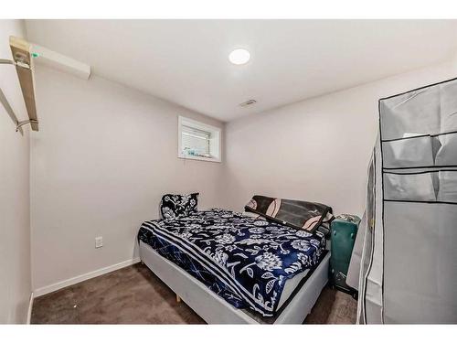 434 Saddlecreek Way Ne, Calgary, AB - Indoor Photo Showing Bedroom