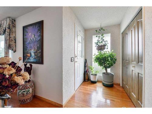 7035 Huntercrest Road Nw, Calgary, AB - Indoor Photo Showing Other Room