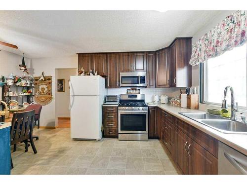 7035 Huntercrest Road Nw, Calgary, AB - Indoor Photo Showing Kitchen With Double Sink