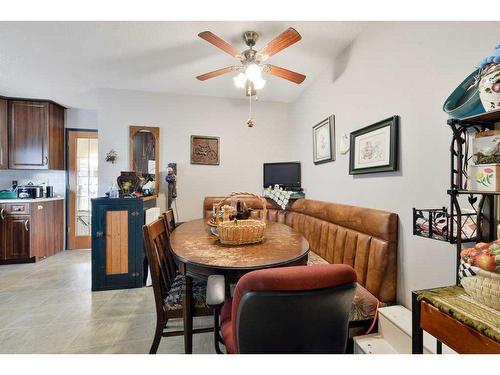 7035 Huntercrest Road Nw, Calgary, AB - Indoor Photo Showing Dining Room