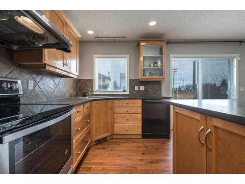 129 Millrise Square Sw, Calgary, AB - Indoor Photo Showing Kitchen