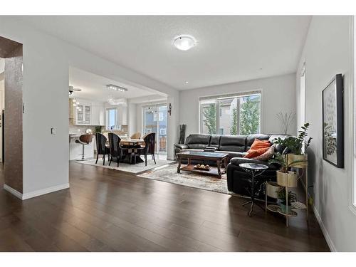 411 Windrow Common Sw, Airdrie, AB - Indoor Photo Showing Living Room