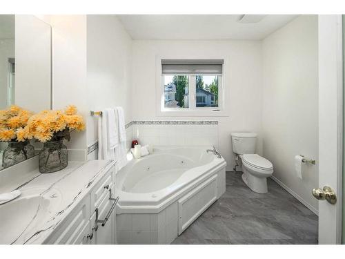 103 Tuscany Ridge View Nw, Calgary, AB - Indoor Photo Showing Bathroom