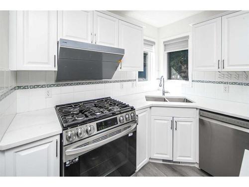 103 Tuscany Ridge View Nw, Calgary, AB - Indoor Photo Showing Kitchen With Double Sink