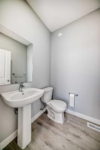 1870 Rangeview Drive Se, Calgary, AB - Indoor Photo Showing Bathroom