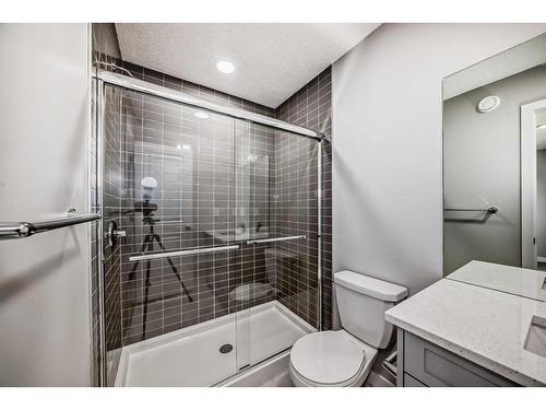 1870 Rangeview Drive Se, Calgary, AB - Indoor Photo Showing Bathroom