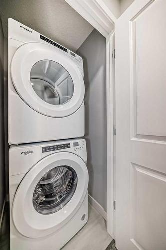 1870 Rangeview Drive Se, Calgary, AB - Indoor Photo Showing Laundry Room