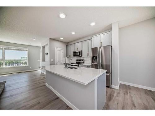 1870 Rangeview Drive Se, Calgary, AB - Indoor Photo Showing Kitchen With Upgraded Kitchen