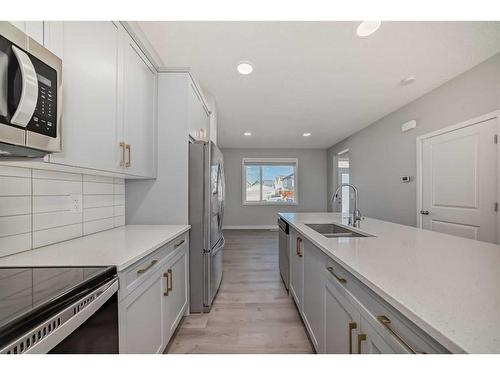 1870 Rangeview Drive Se, Calgary, AB - Indoor Photo Showing Kitchen With Double Sink With Upgraded Kitchen