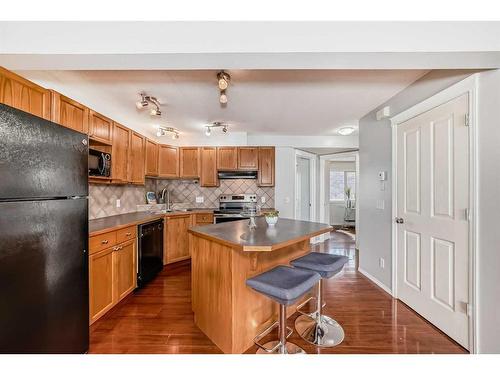 409-140 Sagewood Boulevard Sw, Airdrie, AB - Indoor Photo Showing Kitchen