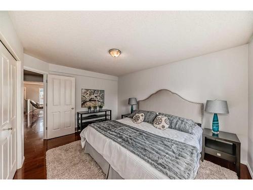 409-140 Sagewood Boulevard Sw, Airdrie, AB - Indoor Photo Showing Bedroom