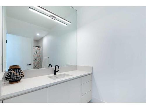 554 Marine Drive Se, Calgary, AB - Indoor Photo Showing Bathroom