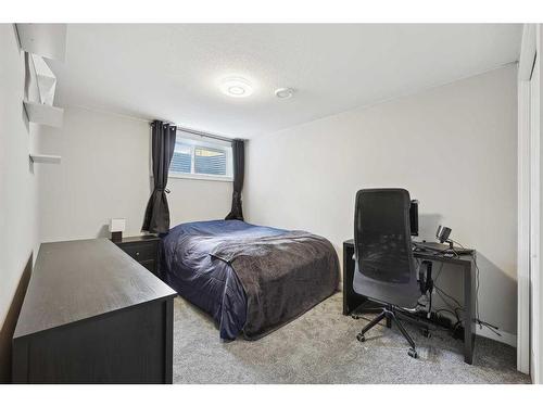 2132 Ravensdun Crescent Se, Airdrie, AB - Indoor Photo Showing Bedroom