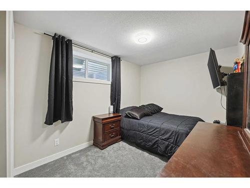 2132 Ravensdun Crescent Se, Airdrie, AB - Indoor Photo Showing Bedroom