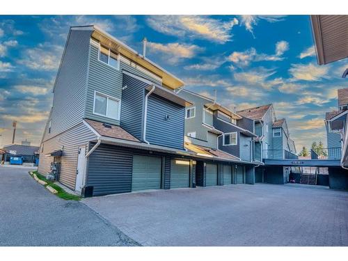 217-36 Glamis Green Sw, Calgary, AB - Outdoor