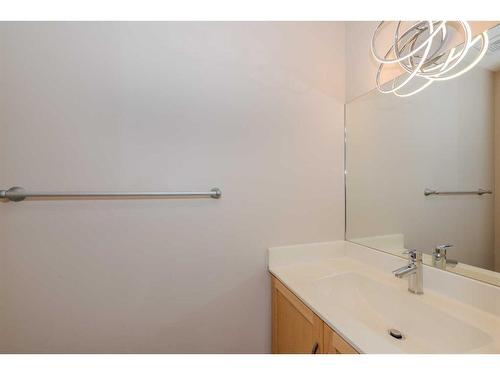 217-36 Glamis Green Sw, Calgary, AB - Indoor Photo Showing Bathroom