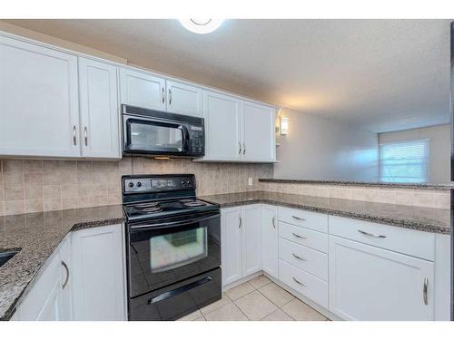 217-36 Glamis Green Sw, Calgary, AB - Indoor Photo Showing Kitchen