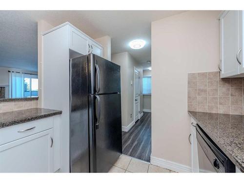 217-36 Glamis Green Sw, Calgary, AB - Indoor Photo Showing Kitchen