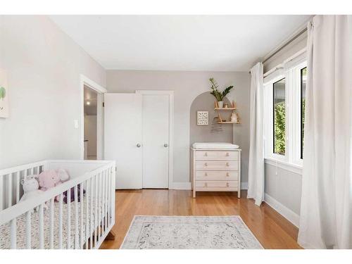 1925 12 Avenue Sw, Calgary, AB - Indoor Photo Showing Bedroom