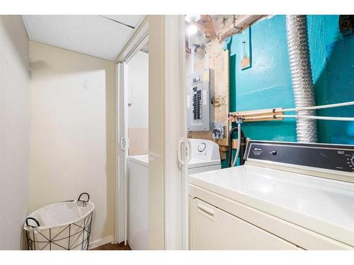 1925 12 Avenue Sw, Calgary, AB - Indoor Photo Showing Laundry Room