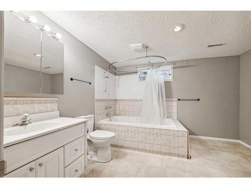 1436 Lake Ontario Drive Se, Calgary, AB - Indoor Photo Showing Bathroom