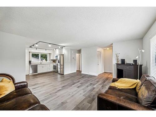 1436 Lake Ontario Drive Se, Calgary, AB - Indoor Photo Showing Living Room