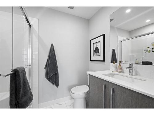 1111-395 Skyview Parkway Ne, Calgary, AB - Indoor Photo Showing Bathroom