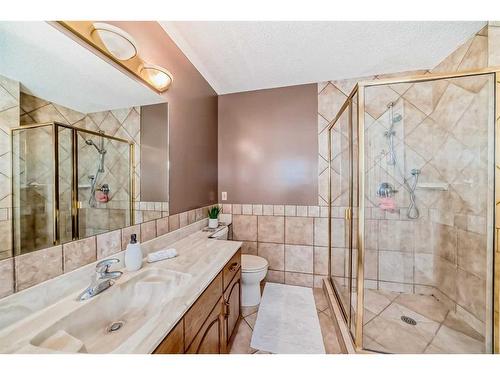 64 Santana Hill Nw, Calgary, AB - Indoor Photo Showing Bathroom