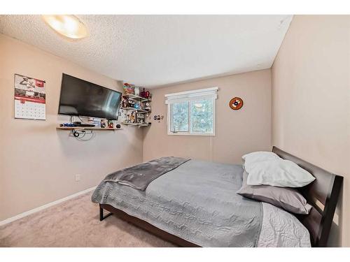 64 Santana Hill Nw, Calgary, AB - Indoor Photo Showing Bedroom