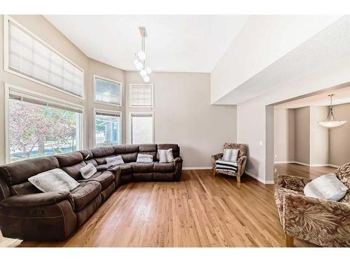 64 Santana Hill Nw, Calgary, AB - Indoor Photo Showing Living Room