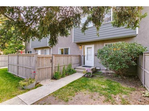 47-219 90 Avenue Se, Calgary, AB - Outdoor