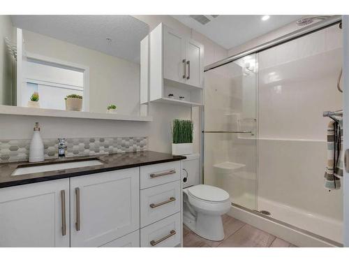 201-2231 Mahogany Boulevard Se, Calgary, AB - Indoor Photo Showing Bathroom