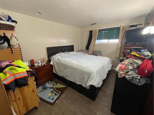 751 Rundleridge Drive Ne, Calgary, AB - Indoor Photo Showing Bedroom