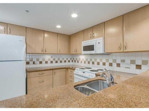 1506-1108 6 Avenue Sw, Calgary, AB - Indoor Photo Showing Kitchen With Double Sink